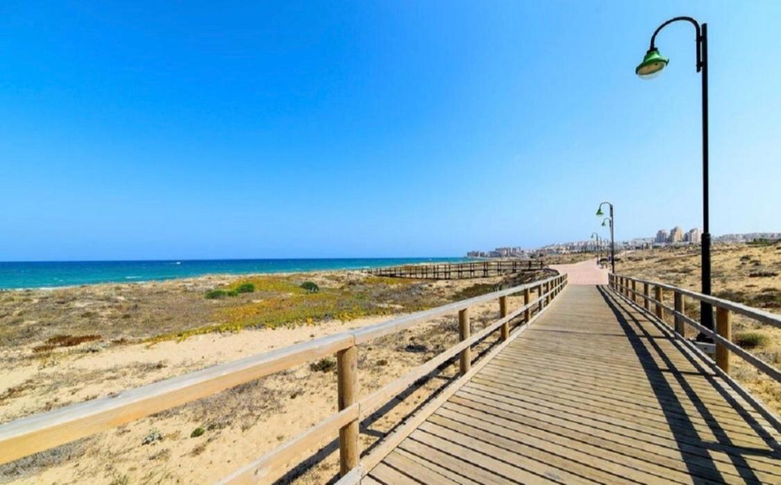 Apartment With Pool & Balcony Less Than 10Min Walk To La Mata Beach! Torrevieja Exterior photo